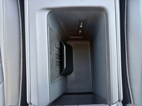 New 2025 Volkswagen Tiguan SE image 9