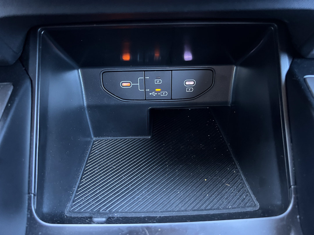 Certified 2025 Kia Sorento LX FWD image 21