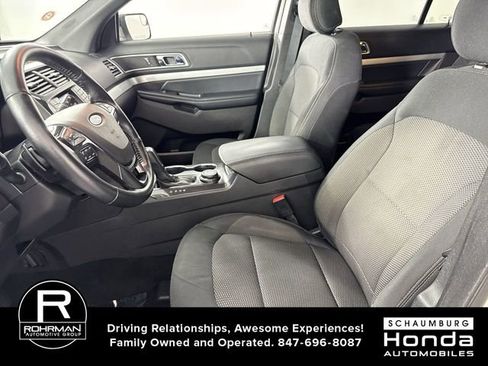 Used 2017 Ford Explorer XLT AWD/4WD image 4