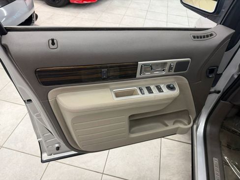 Used 2010 Lincoln MKX 2WD image 13