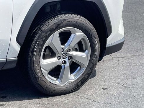 Used 2021 Toyota RAV4 XLE Premium image 35