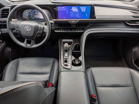 Used 2025 Toyota Crown AWD/4WD image 27