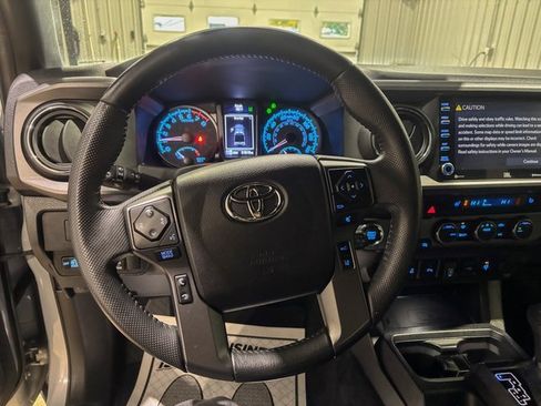 Used 2021 Toyota Tacoma TRD Off-Road w/ TRD Premium Off Road Package image 17