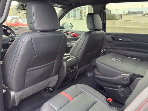 Used 2026 Chevrolet Traverse RS image 29