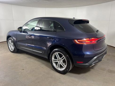 Certified 2022 Porsche Macan image 3