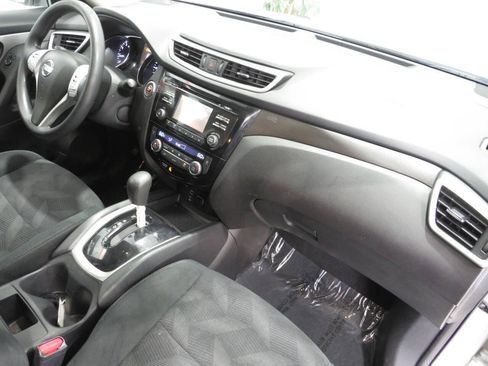 Used 2016 Nissan Rogue SV w/ SV Moonroof Package AWD/4WD image 10