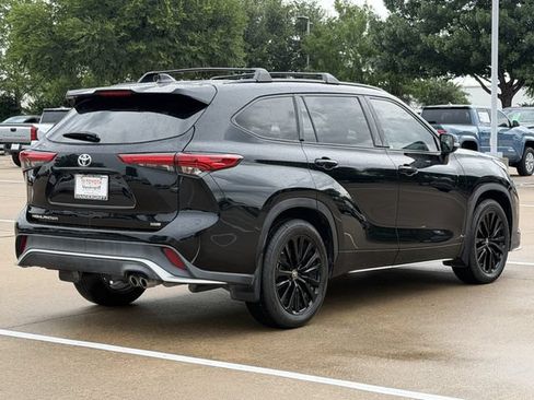 Used 2023 Toyota Highlander XSE FWD image 4