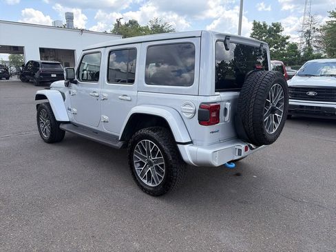 Used 2024 Jeep Wrangler High Altitude AWD/4WD image 3