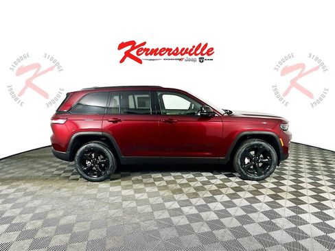 New 2025 Jeep Grand Cherokee Limited w/ Black Appearance Package image 8