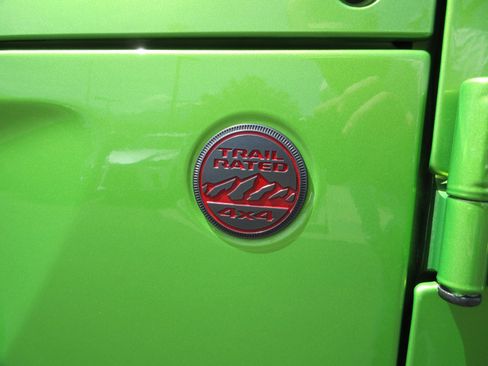 Used 2025 Jeep Wrangler Unlimited Rubicon w/ Convenience Group AWD/4WD image 4