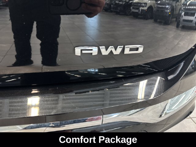 Used 2024 GMC Terrain Denali w/ Denali Premium Package AWD/4WD image 9