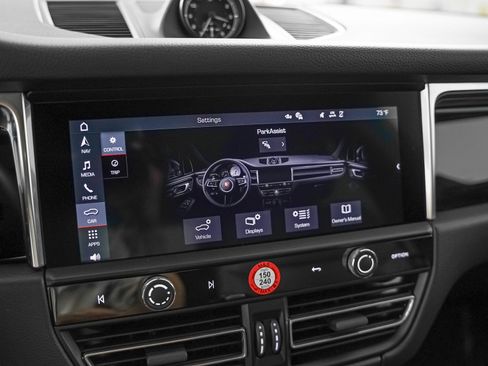 Certified 2026 Porsche Macan AWD/4WD image 23