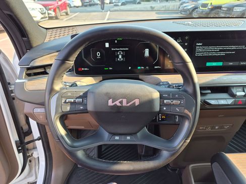 Used 2024 Kia EV9 Land AWD/4WD image 19