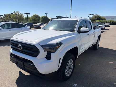 Used 2024 Toyota Tacoma SR5 AWD/4WD image 3