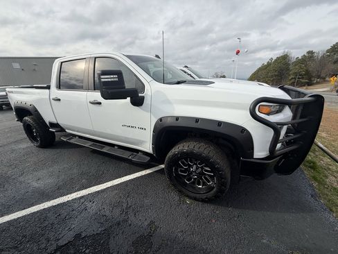 Used 2022 Chevrolet Silverado 2500 Custom w/ Custom Value Package image 3