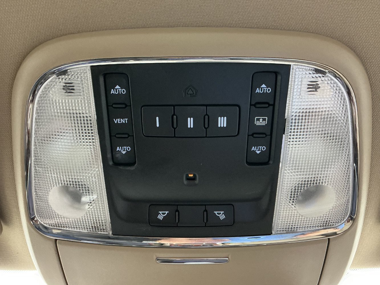 Used 2011 Chrysler 300 C AWD/4WD image 39