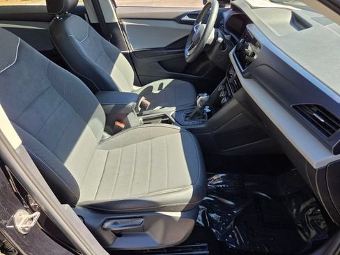 Used 2023 Volkswagen Taos SE w/ Panoramic Sunroof Package FWD image 23