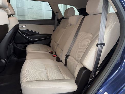 Used 2017 Hyundai Santa Fe SE image 18