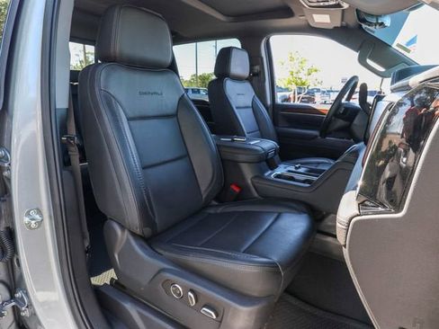 Used 2025 GMC Sierra 3500 Denali w/ Denali Reserve Package AWD/4WD image 24