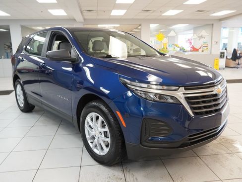 Used 2023 Chevrolet Equinox LS w/ LPO, Floor Liner Package image 16