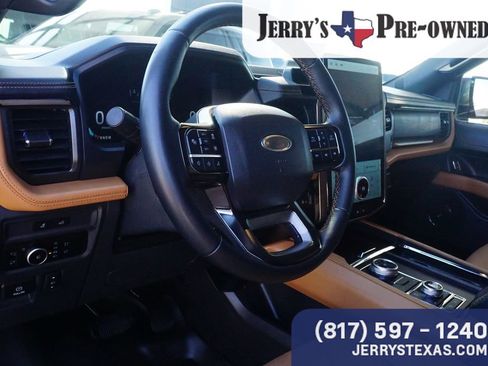 Used 2024 Ford Expedition Platinum image 20