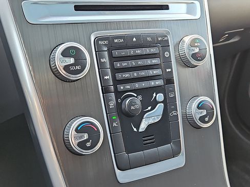 Used 2016 Volvo XC60 T5 Premier image 15