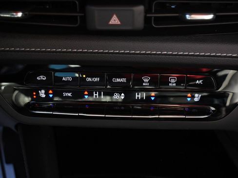Used 2023 Buick Envision Avenir AWD/4WD image 36