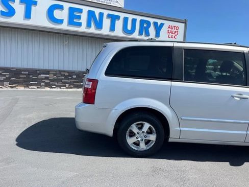 Used 2008 Dodge Grand Caravan SXT w/ Entertainment Group 2 FWD image 14