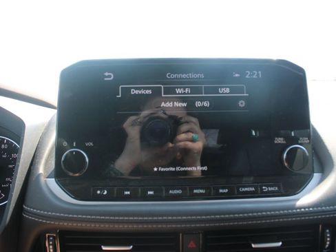 Used 2021 Nissan Rogue SL w/ Premium Package image 32