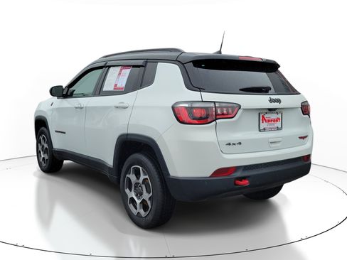 Used 2022 Jeep Compass Trailhawk w/ Trailhawk Convenience Group AWD/4WD image 3