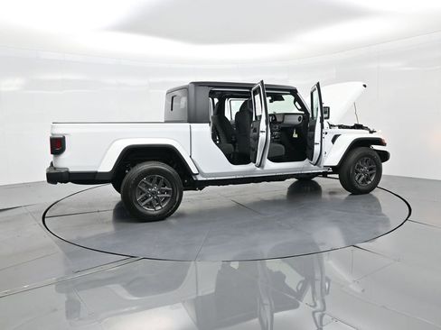 New 2025 Jeep Gladiator Sport image 31
