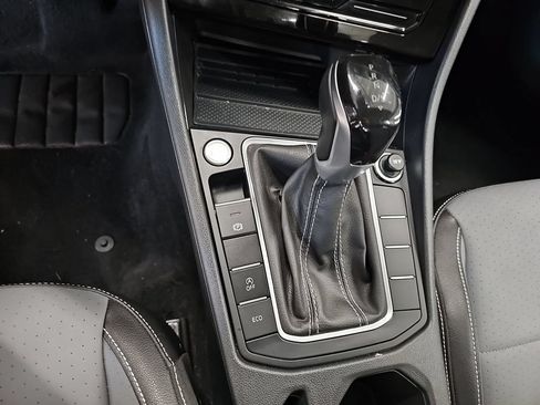 Used 2025 Volkswagen Jetta SE FWD image 19