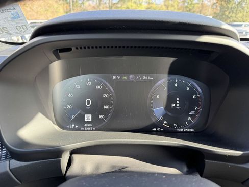 Used 2021 Volvo XC40 T5 R-Design w/ Advanced Package image 9