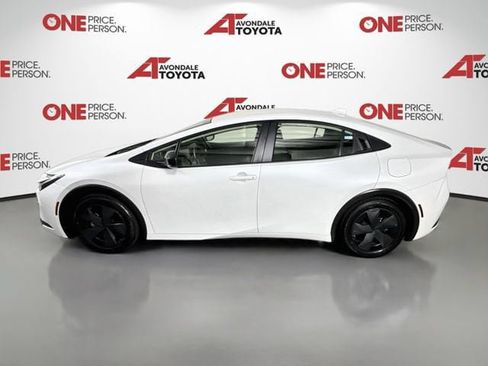 Certified 2025 Toyota Prius LE FWD image 5