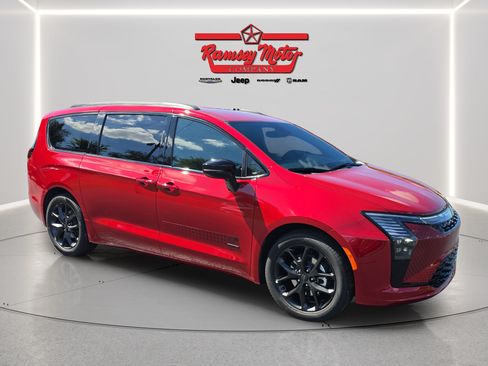 New 2027 Chrysler Pacifica Select FWD image 7