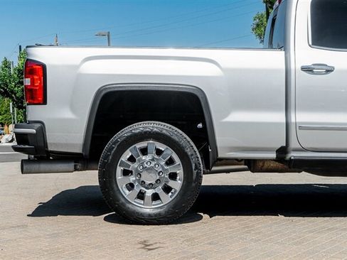 Used 2019 GMC Sierra 2500 Denali w/ Duramax Plus Package AWD/4WD image 12