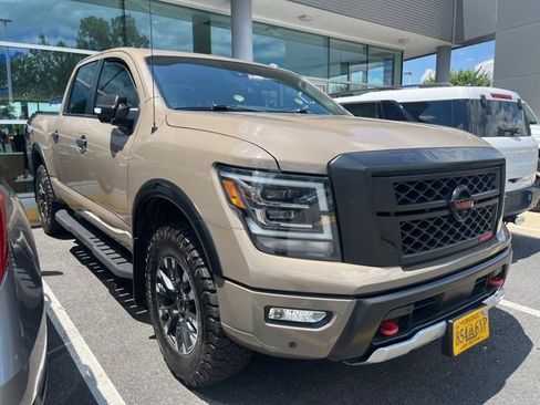 Used 2021 Nissan Titan PRO-4X w/ Pro-4x Convenience Package AWD/4WD image 8