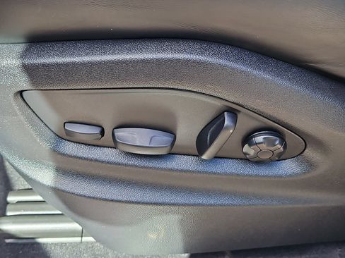 Certified 2023 Porsche Cayenne AWD/4WD image 27