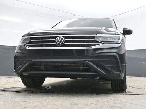 Used 2024 Volkswagen Tiguan SE image 33