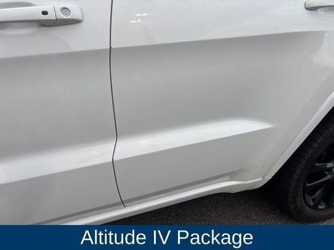 Used 2018 Jeep Grand Cherokee Altitude AWD/4WD image 8