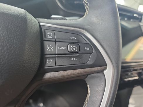 Used 2023 Jeep Grand Cherokee L Limited AWD/4WD image 18