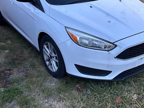 Used 2016 Ford Focus SE w/ SE Power Seat Package image 5