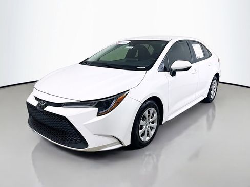 Certified 2021 Toyota Corolla LE image 3