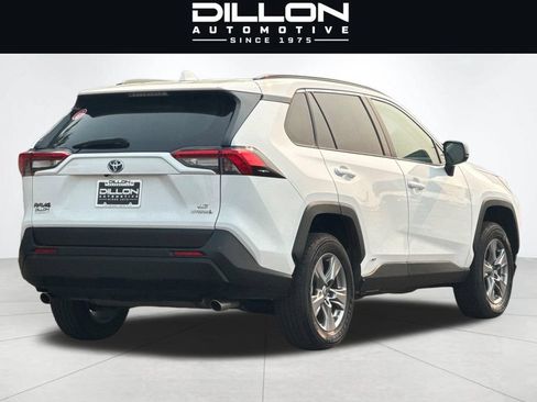 Used 2022 Toyota RAV4 LE AWD/4WD image 4