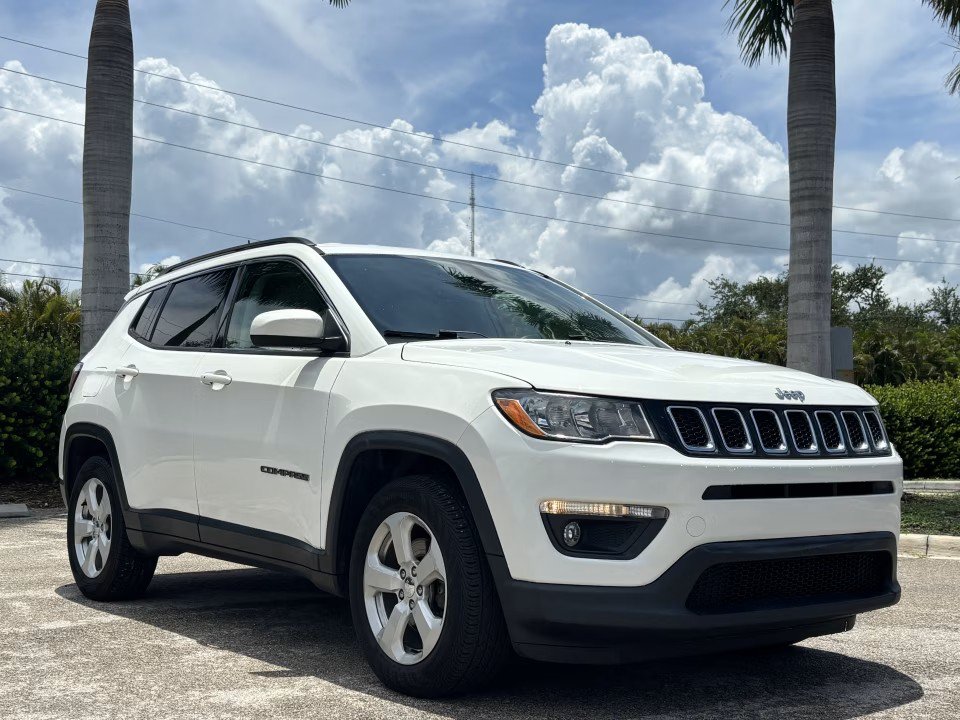 Used 2018 Jeep Compass Latitude w/ Popular Equipment Group FWD image 4