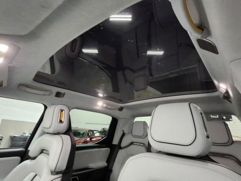 Used 2023 Rivian R1T Adventure image 29