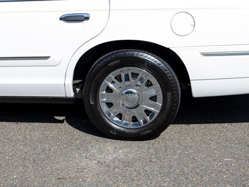 Used 2007 Mercury Grand Marquis GS RWD image 27