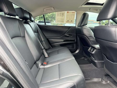 Used 2024 Lexus ES 350 w/ Premium Package FWD image 10