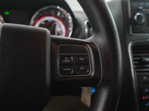 Used 2015 Dodge Grand Caravan SXT FWD image 28