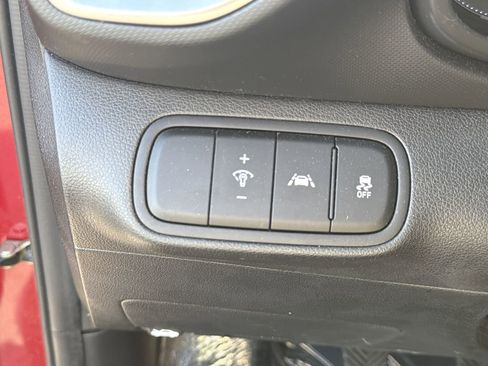 Used 2020 Hyundai Venue SE image 14